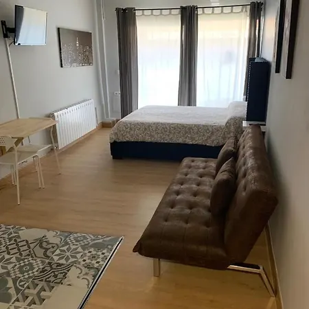 Estudios Deusto 3* בילבאו