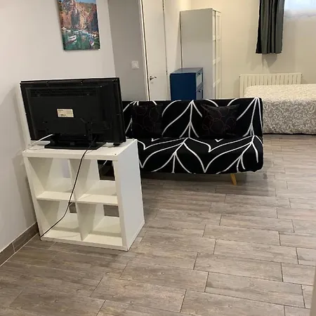 Estudios Deusto מלון דירות בילבאו