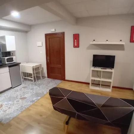 Estudios Deusto 3* בילבאו