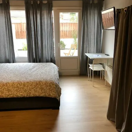 Estudios Deusto מלון דירות 3*